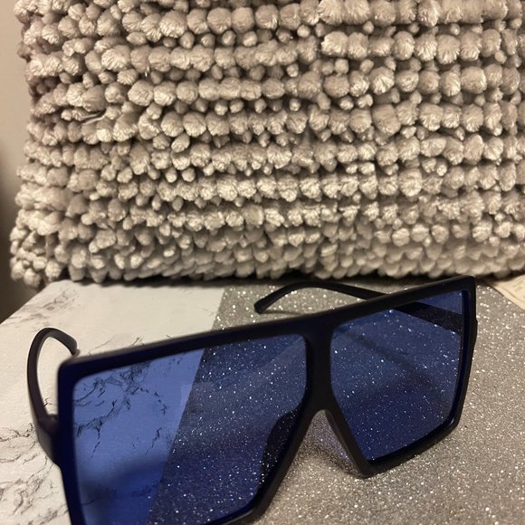 oversized sunglasses - Picture 8 of 13